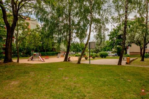 Przestronne 2 pokoje, pierwsze piętro