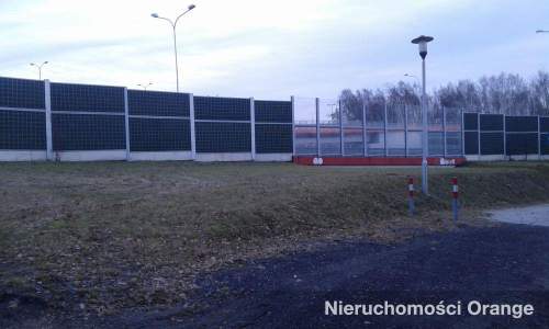 Grunty tuż przy drodze krajowej, w pobliżu centrum