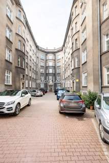 Jasne przestronne mieszkanie w centrum miasta.