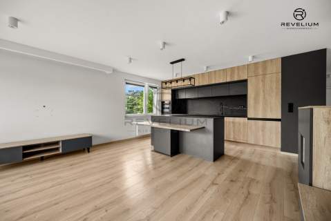 Duży balkon Przestrzeń Kom. lok. Msc. w hali