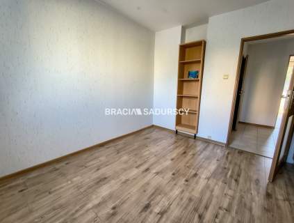 Prywatny parking Możliwość doposażenia Wolne