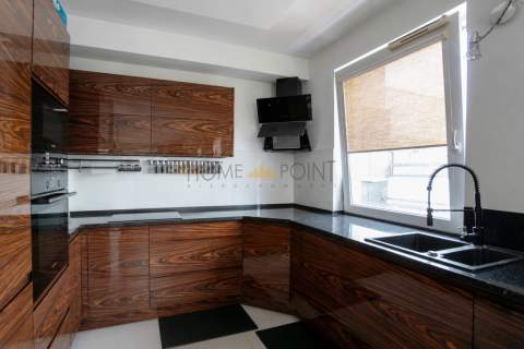 4 pok apartament na ost piętrze z tarasem 160 mkw