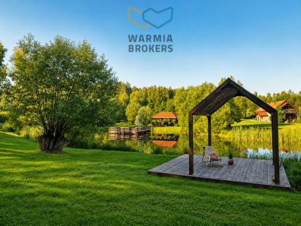 Dwa domy, z linią brzegową, nad jez. Szeląg Wielki