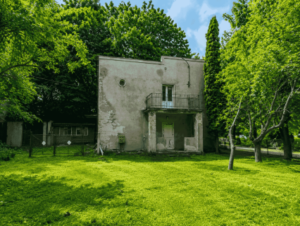 dom nad jeziorem Lidzbarskim obok amfiteatru