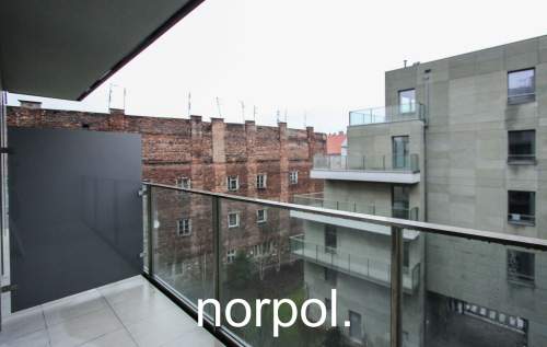 Nowoczesne studio z balkonem, BASEN I SIŁOWNIA W BUDYNKU