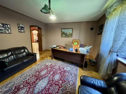 Przestronny dom 360 m z ogrodem   Piękny ogród
