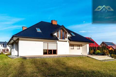 Przestronny dom z dużą działką