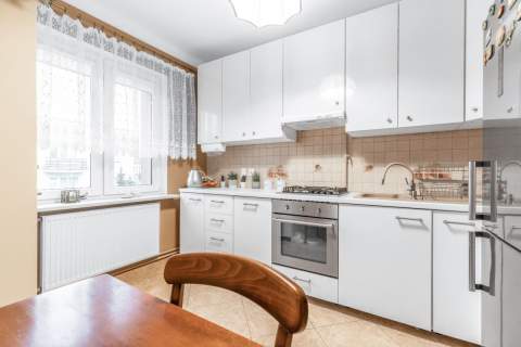 Centrum 3 pokoje, balkon, piwnica, 2 garaże