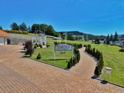 SĘKOWSKI DWÓR - LUKSUSOWY HOTEL, RESTAURACJA I DOM WESELNY, S