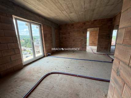 3 pok 65m2 ostatnie piętro 2 balkony winda