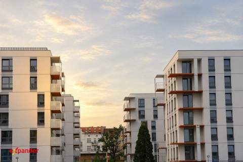 Dwa balkony, narożne - widok na park 