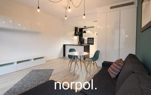 Nowoczesne studio z balkonem, BASEN I SIŁOWNIA W BUDYNKU