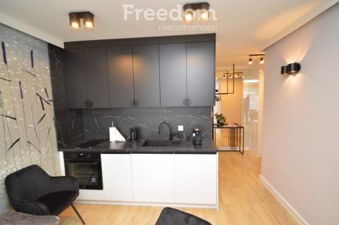 Nowy apartament z balkonem.