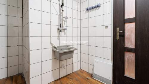 Lokal 135m2 front parter Kurdwanów