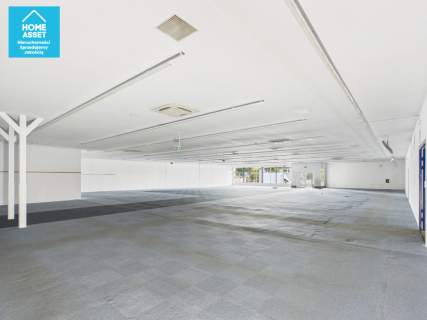 Pawilon Handlowy 975 m parking 700 m Centrum