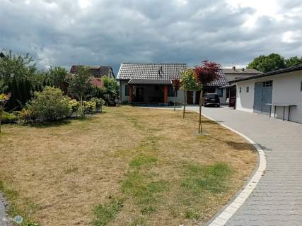 Atrakcyjny, parterowy dom z dużą działką 