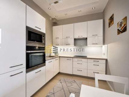 Apartament z pięknym widokiem, metro, 80m2