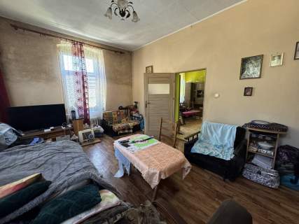 2 pokoje na parterze 2 duże piwnice ogródek