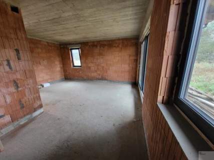 Dąbrowa Górnicza, Dom wśród zieleni 151,48