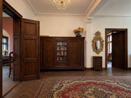 Zabytkowy pałac 1 160 m 2,57 ha parku Wrocław