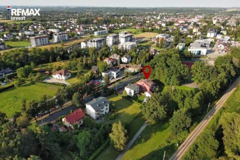 Dom z warsztatem pod działalność   centrum Kęt