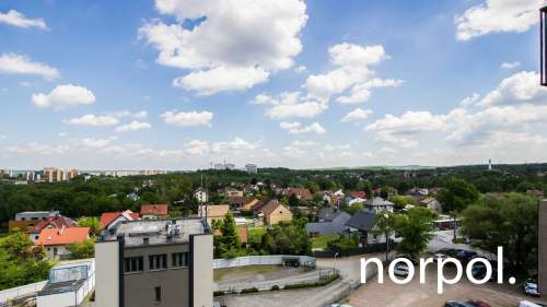 Słoneczne mieszkanie z osobną sypialnią i dużym balkonem