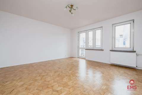 Wysoki parter z balkonem