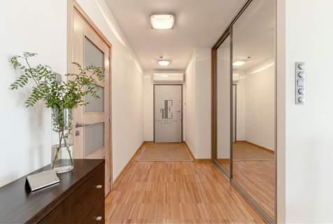 Apartament z panoramicznym widokiem na Warszawę