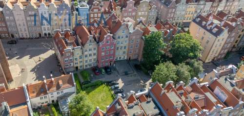 Gdańsk Piwna, zadbana kamienica, miejsce postojowe