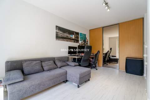 studio z oddzielną kuchnią/Ruczaj/duzo m.parkingow