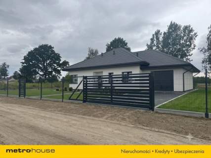 Dom parterowy wolnostojący - z kominkiem