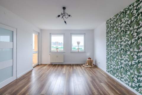 DUŻY BALKON JASNE DOBRZE SKOMUNIKOWANE