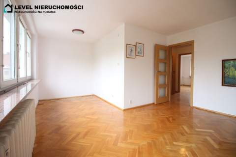 Dom w środku miasta