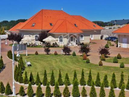 SĘKOWSKI DWÓR - LUKSUSOWY HOTEL, RESTAURACJA I DOM WESELNY, S
