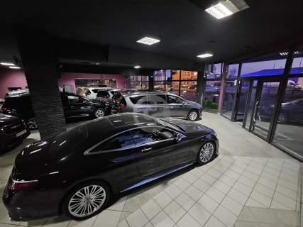 Salon samochodowy na wynajem 