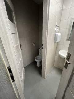 Do wynajęcia przestronny lokal handlowy