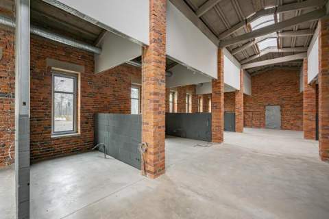 Lokal usługowy 200 m2 Stara Garbarnia Parking 