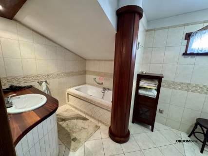 Przestronny dom 360 m z ogrodem   Piękny ogród