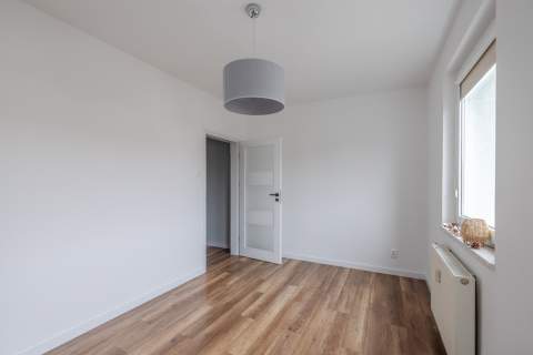 DUŻY BALKON JASNE DOBRZE SKOMUNIKOWANE