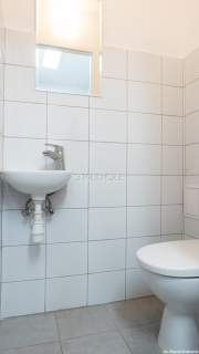 Lokal biurowy 42 m2 na parterze, miejsca postojowe