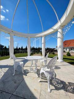 SĘKOWSKI DWÓR - LUKSUSOWY HOTEL, RESTAURACJA I DOM WESELNY, S