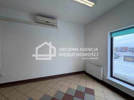 Lokal w centrum Rumi z witryną na parterze