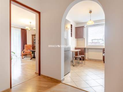 2 piętro, balkon, 3 pok., piwnica,zielono, parking