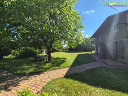 Dom z zabuowaniami 6 km od Działoszyna