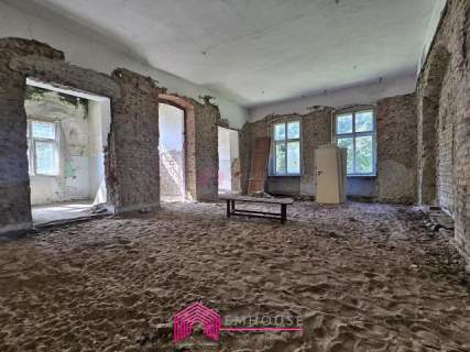Zamieszkaj w historii. Mieszkanie 132,51 w XIX wiecznym pałacyku.