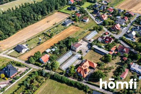 Nieruchomość z potencjałem - dom i 4 szklarnie