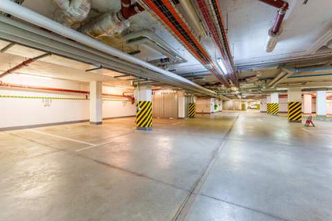 Ustawny, funkcjonalny apartament z dużym balkonem w pełni w