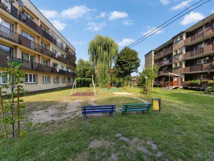Pierwsze piętro z balkonem, w centrum 