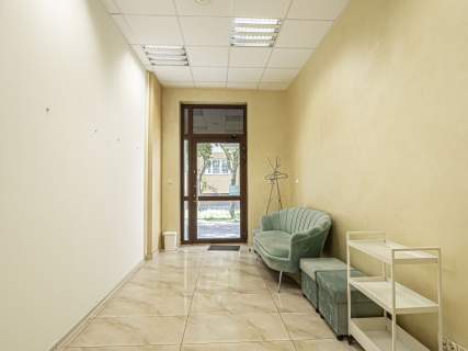 Zadbany lokal w centrum Legnicy - parking obok