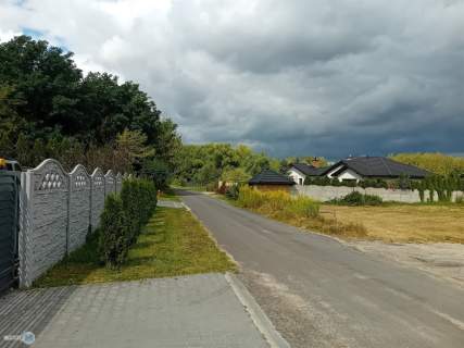 Atrakcyjny, parterowy dom z dużą działką 